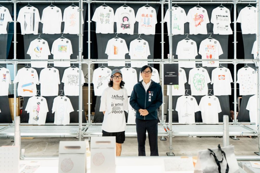 2025高雄設計節把高雄變潮牌，陳其邁與策展人林唯哲共同創作潮T