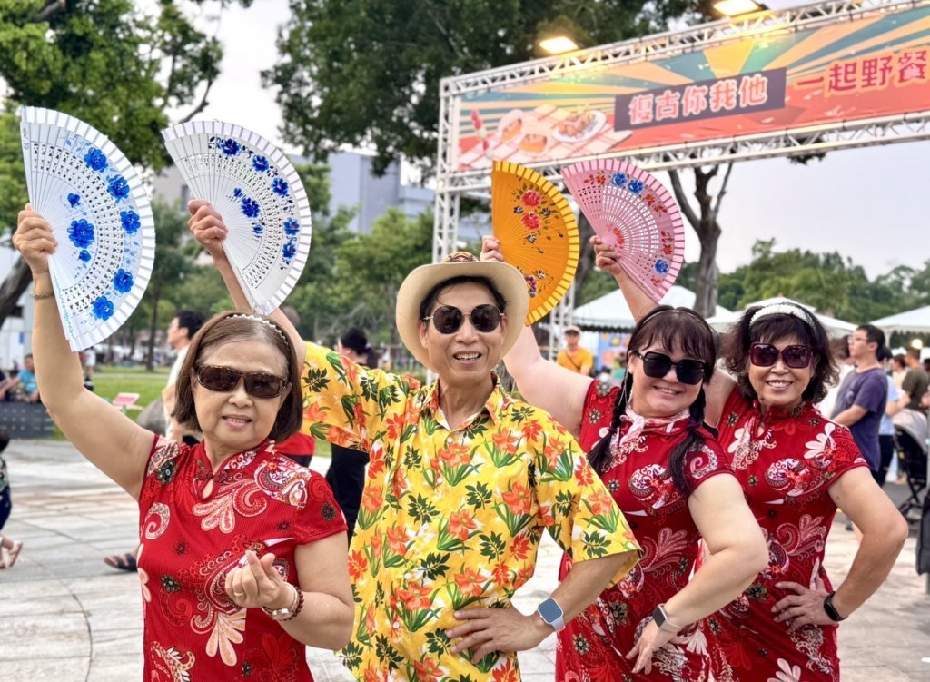 「鳳山復古野餐日」掀起草地懷舊風潮 吸引逾2萬人共度悠閒野餐時光
