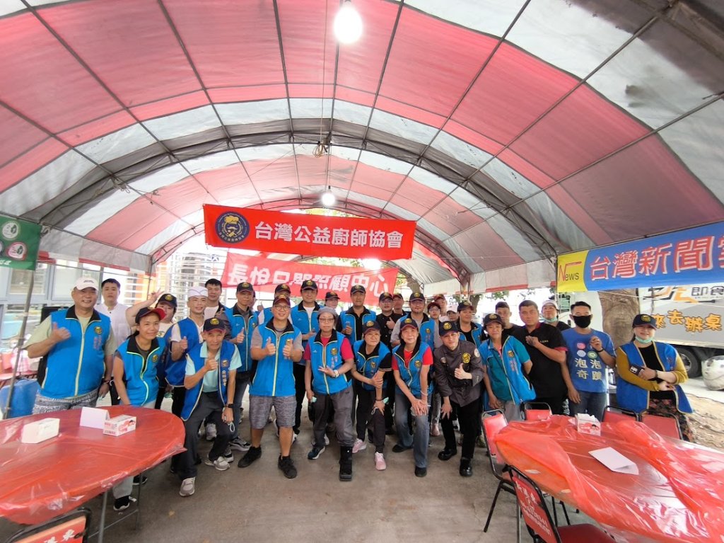 公益廚師團隊溫情獻餐　台南長悅日照中心攜手多單位共慶重陽傳愛心