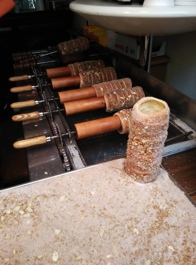香氣繚繞的中歐傳統　Trdelník 烤捲麵包的甜蜜旅程