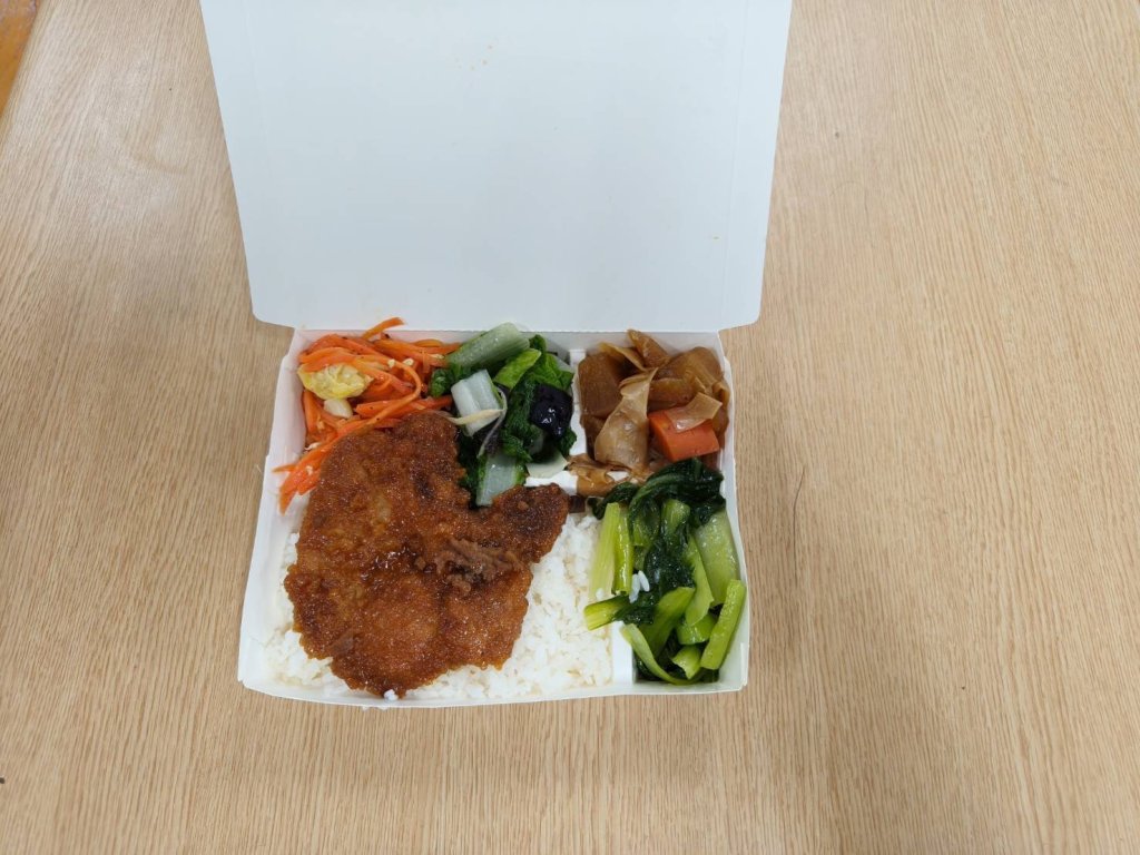 一個便當的溫度-警察餐廳弟兄與環保阿嬤的故事