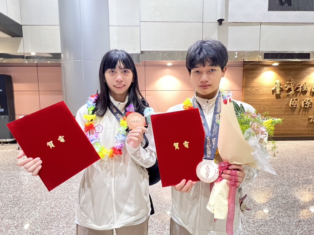 楠梓高中巴林亞青運摘雙銅,跆拳道選手李旻淳、周柯怡君為國爭光