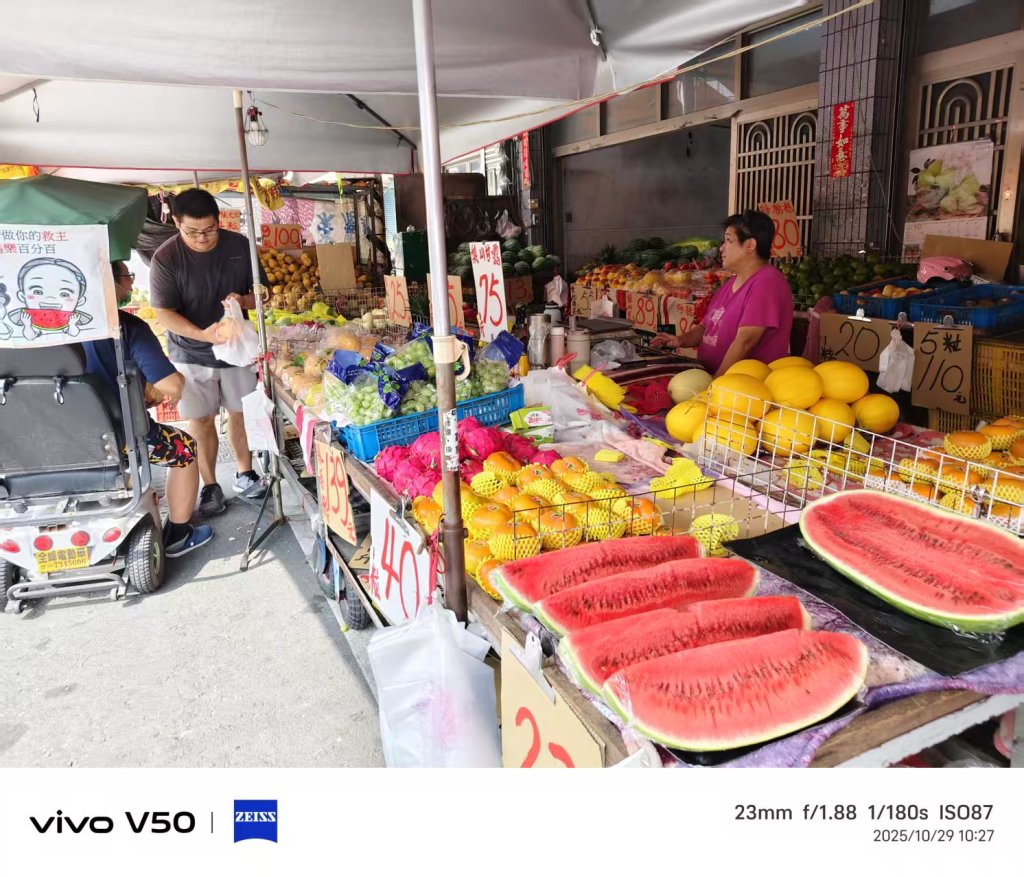 賣水果的母子檔  默契和善