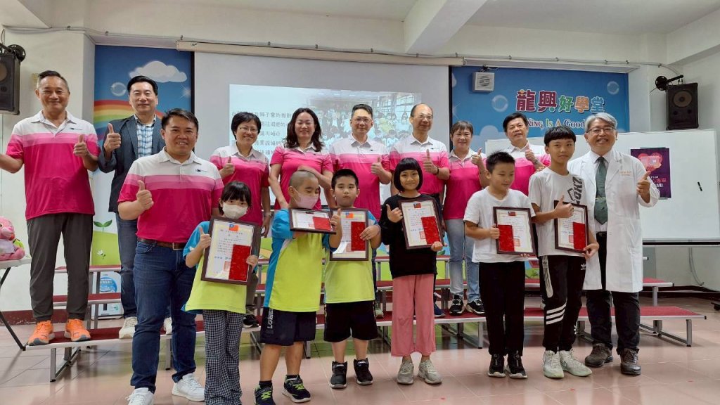 六龜龍興國小家屬與病童感謝高雄長庚「川崎美心專車」 心臟義診再造之恩　守護偏鄉兒童健康之心