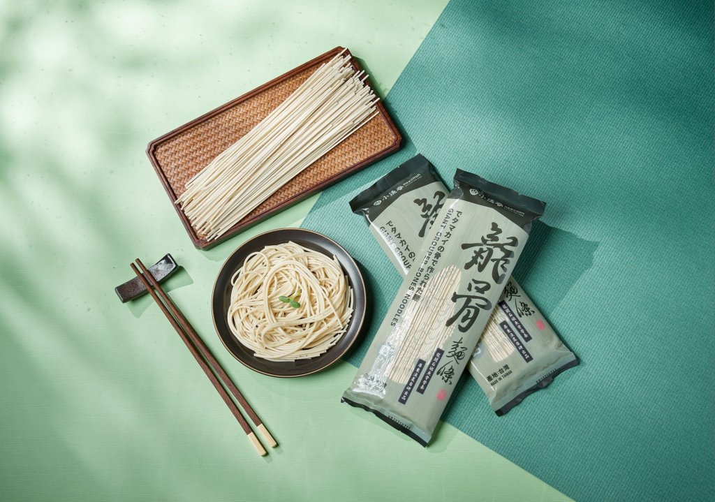 以敵後情報工作當品牌