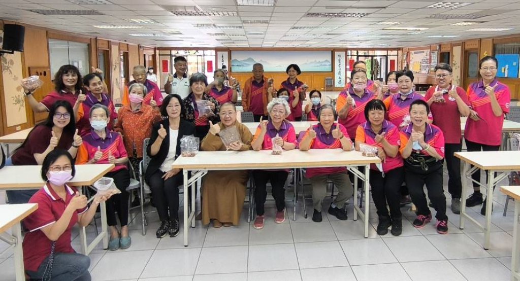 將軍夫人王德宇熱心公益　親授手工花生糖　屏東佛光講堂飄出甜蜜與愛心