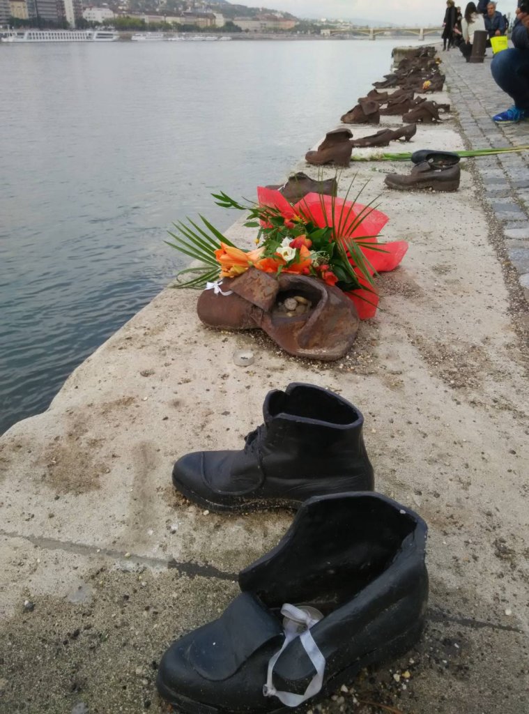 布達佩斯《多瑙河岸的鞋子》見證悲劇歷史 