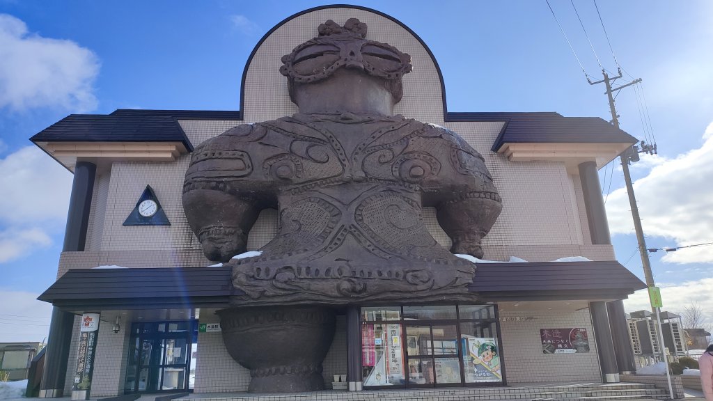 青森木造車站化身巨型土偶　走進繩文時空的玄妙入口