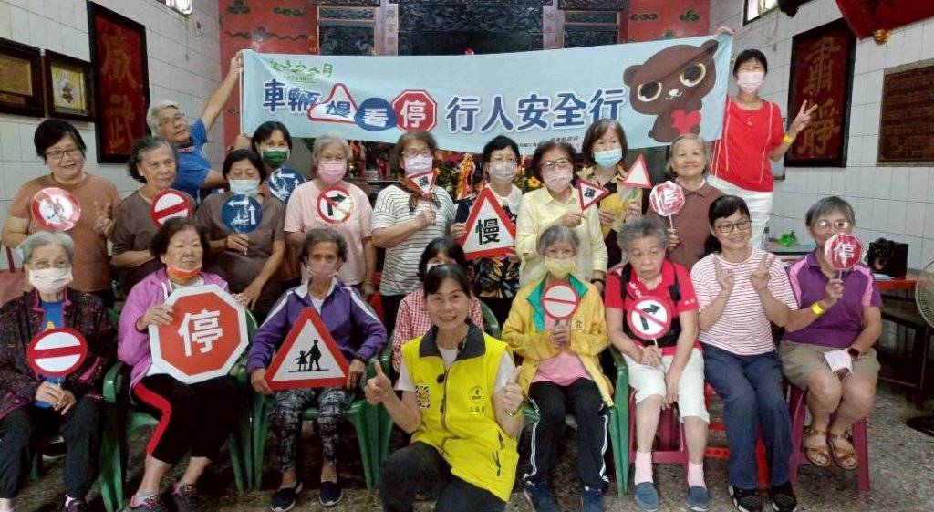 路老師   樂齡教學有  兒童青年也要學習的課程