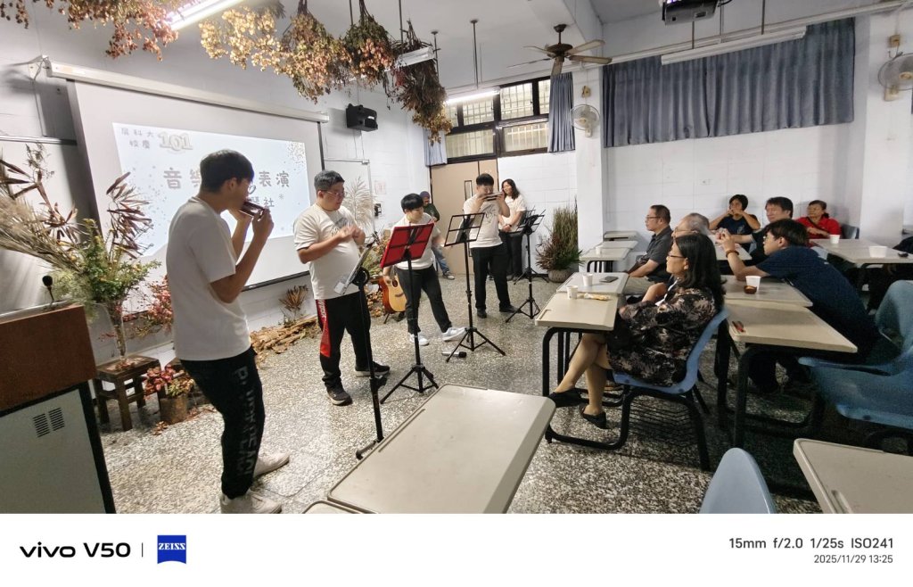 屏科大景觀暨遊憩管理研究所  校友回娘家  學弟口琴演奏歡迎  