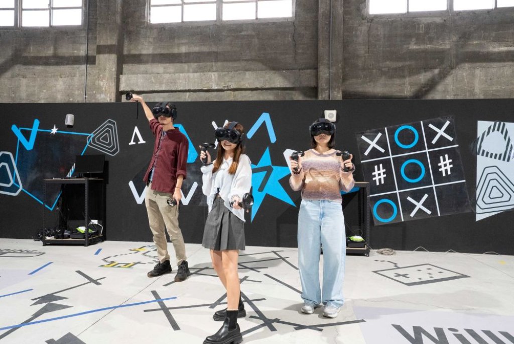 HTC以沉浸式科技推動文化原創內容再生 XR走動式展演引領霹靂IP進入沉浸式娛樂新體驗 透過沉浸式科技親身穿越於刀光劍影的武打場面，與素還真等角色並肩對抗強敵