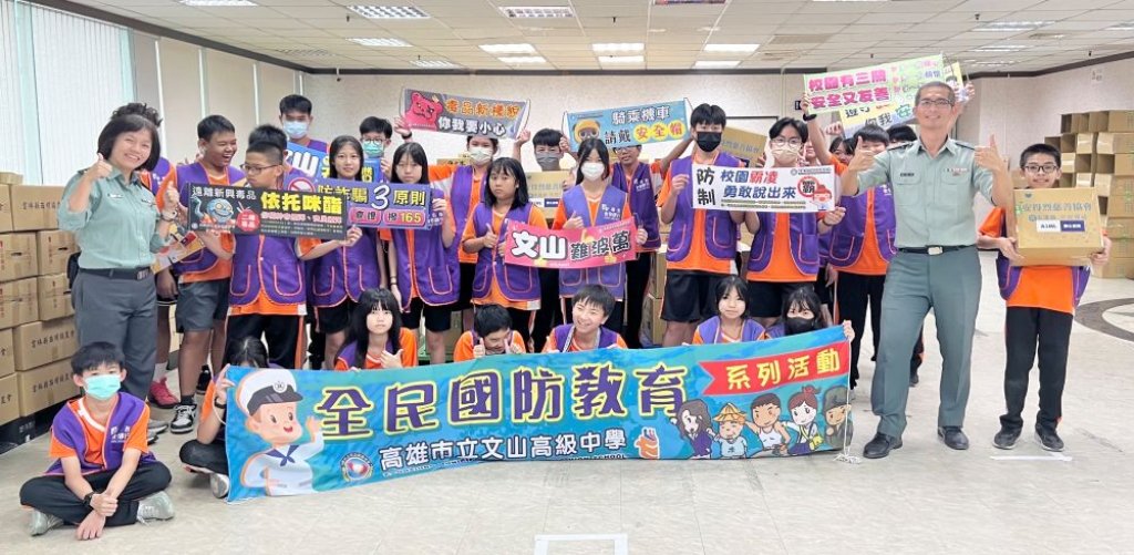 從受助到助人 文山高中生走進安得烈食物銀行，打包50箱希望