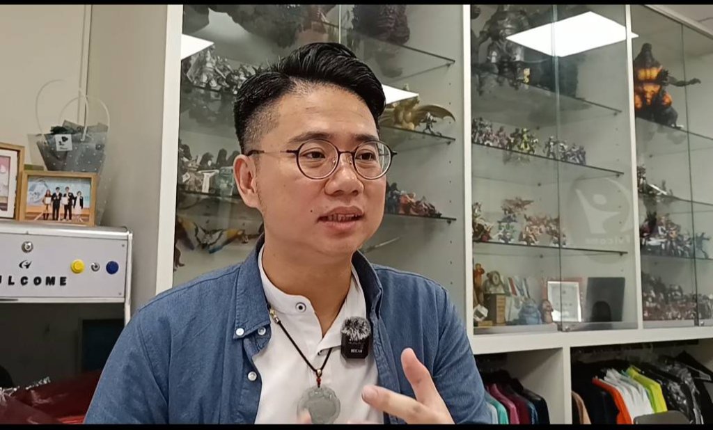 專訪劉柱均｜從成衣工廠「負二代」到數字易經導師　在人生低谷中找到靈魂指南針