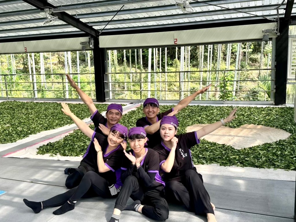 台灣茶文化再添新聲~ 「馨茗響茶」以〈馨茗・烏龍特攻隊〉唱進熱血的製茶現場**