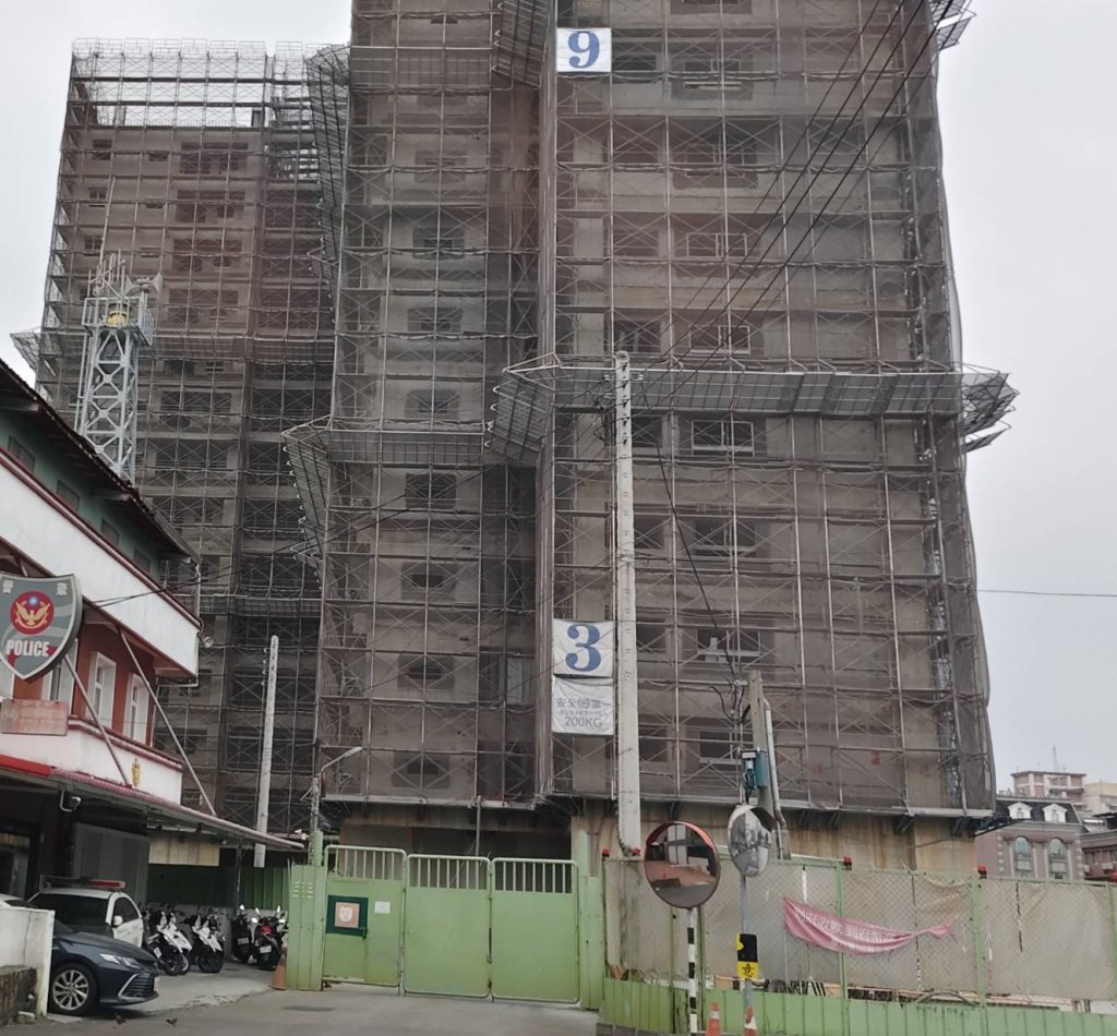 建設中的房子  工安與衛生要求，今非昔比