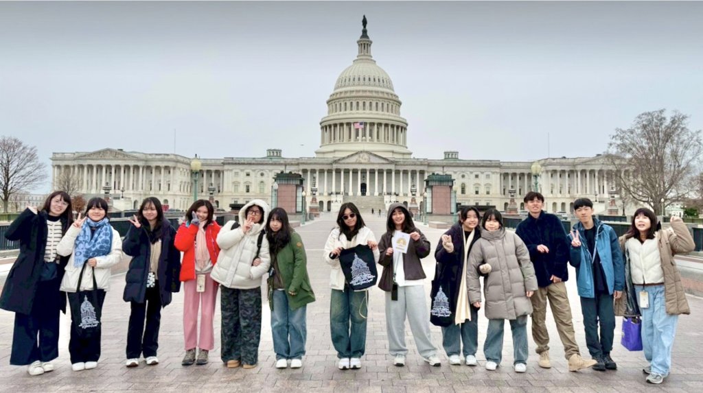 左營高中師生赴華盛頓特區DCI中學交流 入班學習並參訪美國國會大廈認識美國民主制度運作