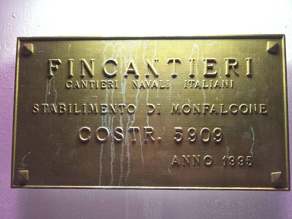 一塊銅牌，記錄一艘郵輪的誕生——航海身分的永恆見證