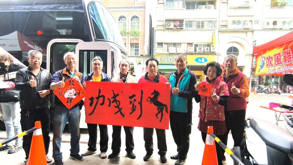 小雨澆不熄熱血　「捐血有愛．德播傳情」高雄登場