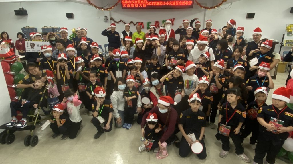 高雄聖誕生活節「小小交警體驗營」登場 萌警學交安也學自保　交通觀念向下扎根