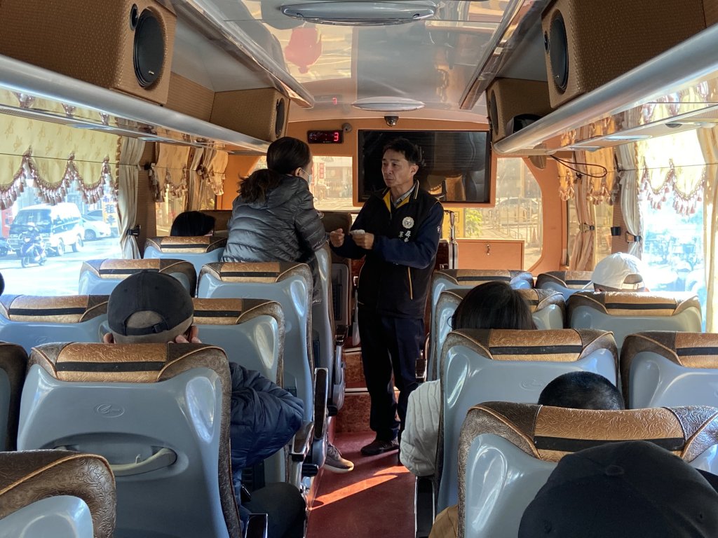 屏東縣軍人服務站蔡尚武專員歡送陸軍0252梯次常備兵入營 宣導役男權益與服務