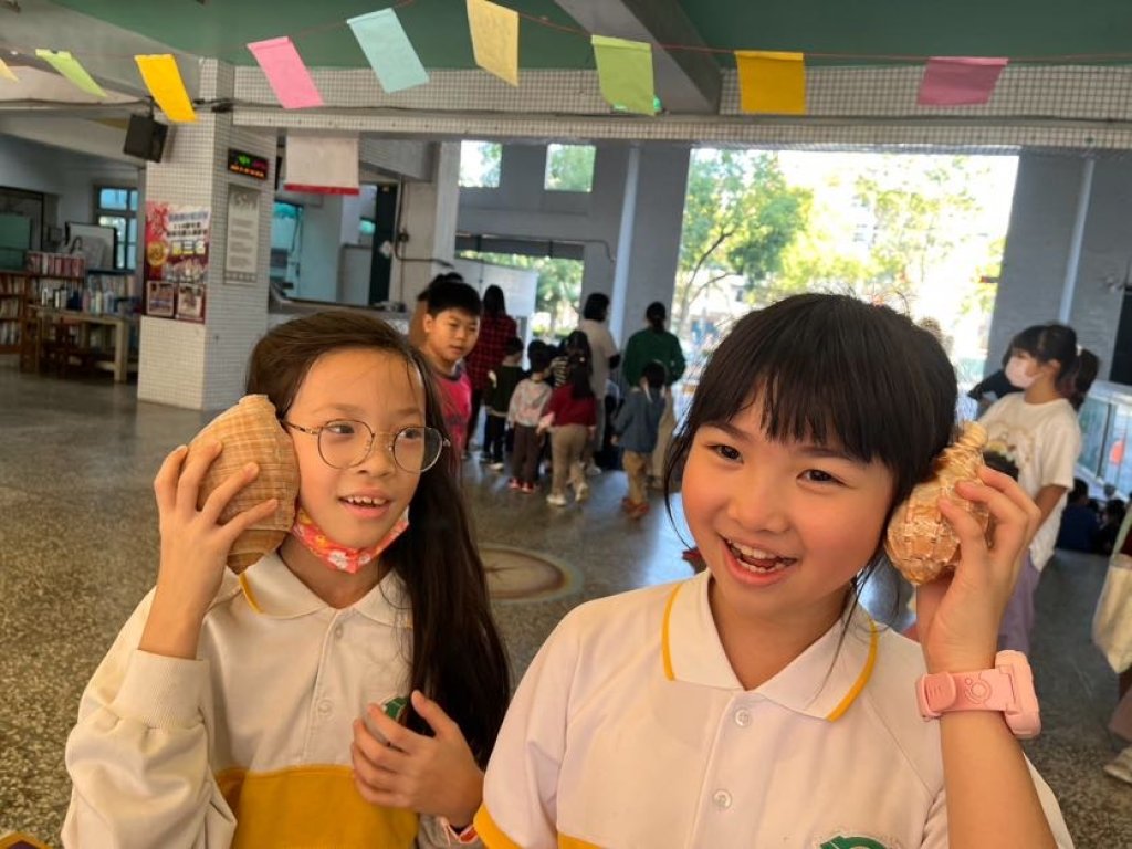 敲開萬年的秘密！四維國小「小小考古家」深入河床挖化石 回校跨領域策展