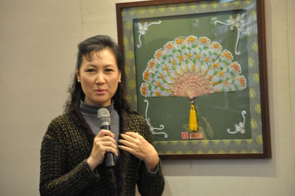  穿梭在「刀馬旦紙繡人生」的福慧鞋- 看沈海蓉慧心巧手