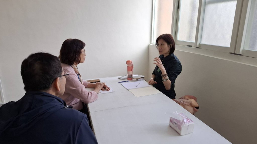 屏東市德國健康睡眠館  昨日開張  諮商師講解能量