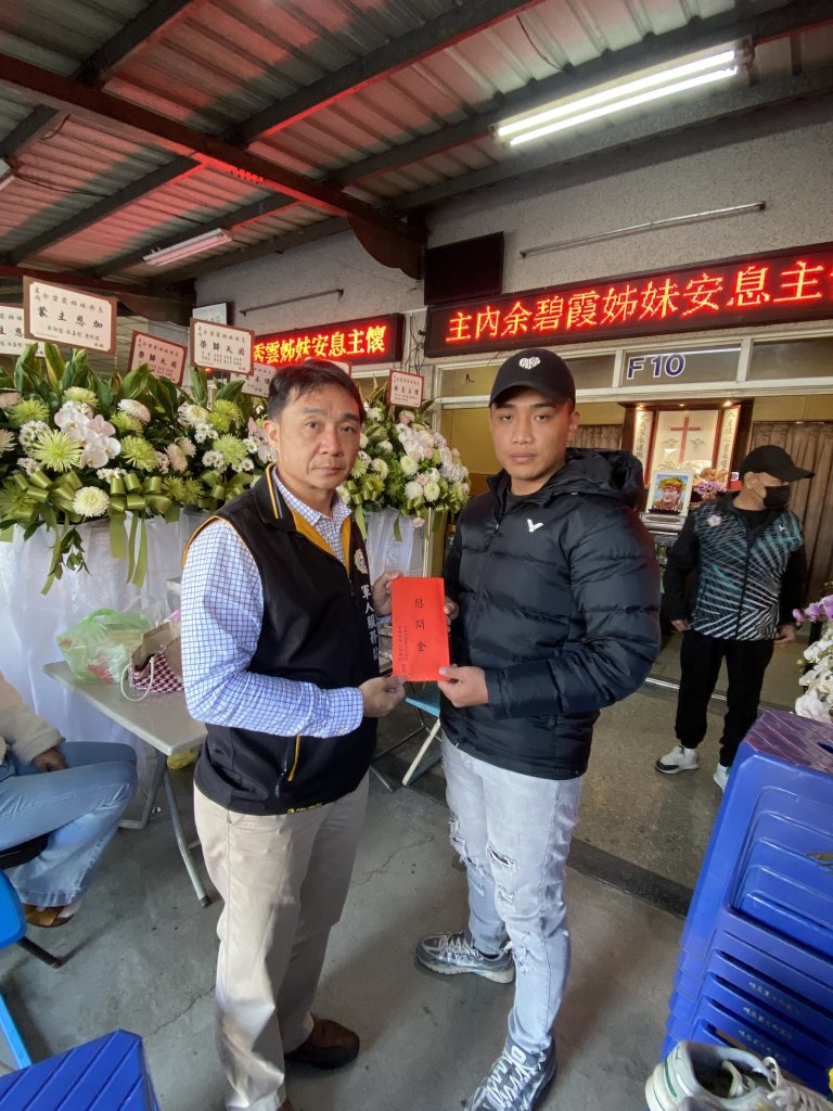 「士兵母親辭世 臺銀人壽軍友保代總經理黃秀芬致哀慰問 撫慰遺屬悲痛」