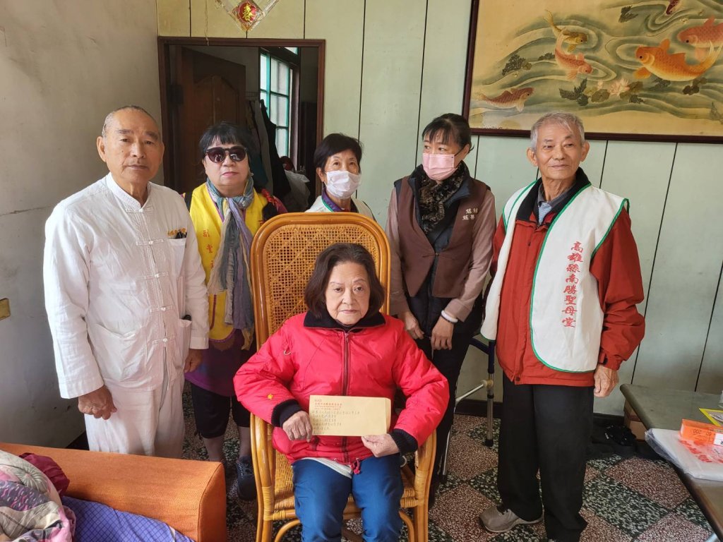 病後欠醫療費生活陷困境　六龜區清寒婦獲多個慈善團體關懷送暖