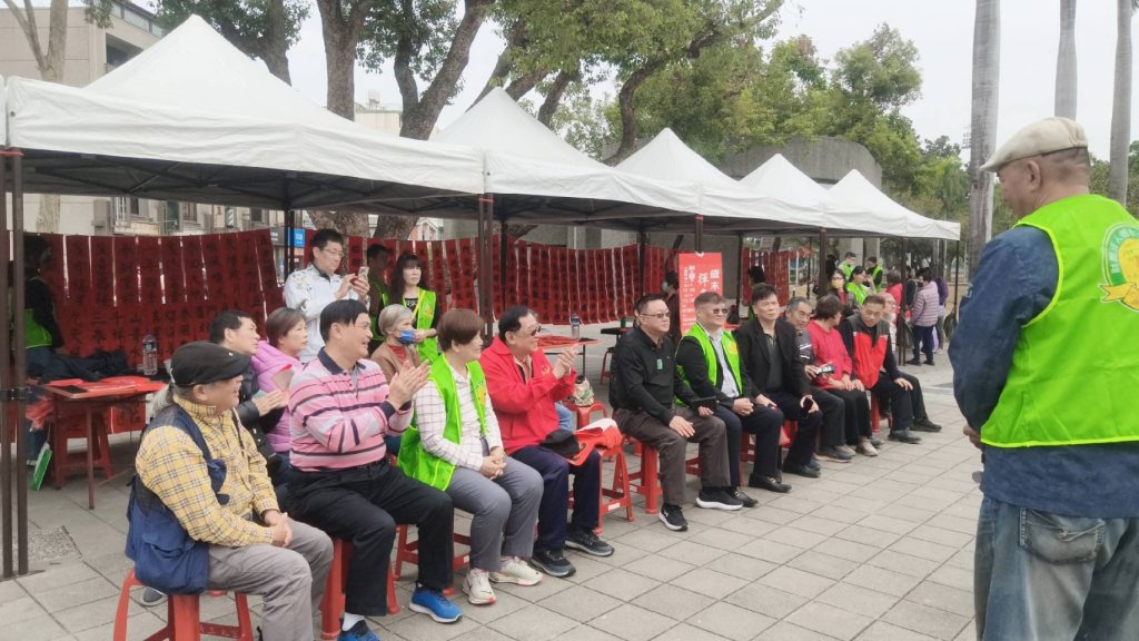 墨香迎春、藝韻共鳴──財團法人椰林文教基金會115年新春馬年春聯揮毫活動於屏東公園溫暖登場