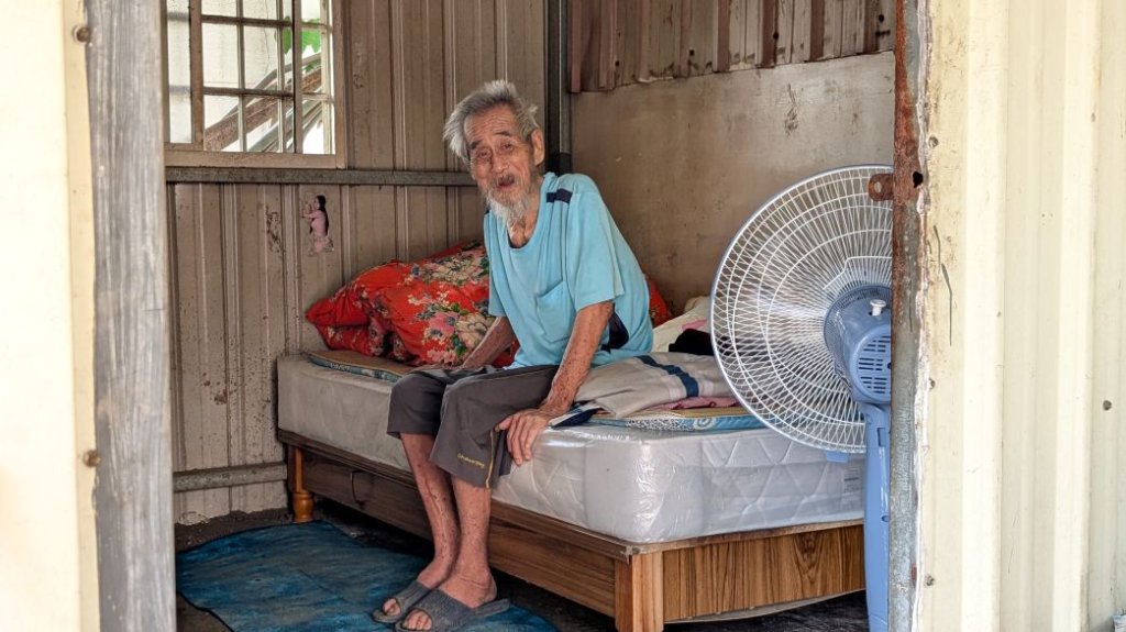 弘道寒冬助老辦年貨、除舊布新 助83歲阿嬤終能買新衣禦寒，81歲阿公3坪老舊鐵皮屋不再危險重重