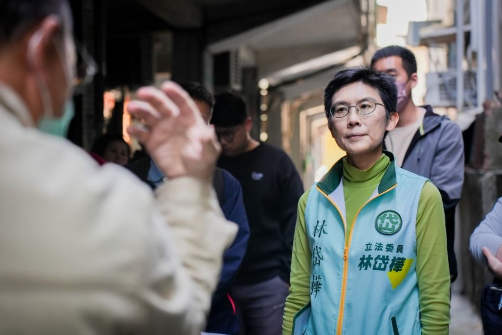 年前拚到底！林岱樺會勘大寮巷弄照明 中央地方聯手 點亮居民安心回家路