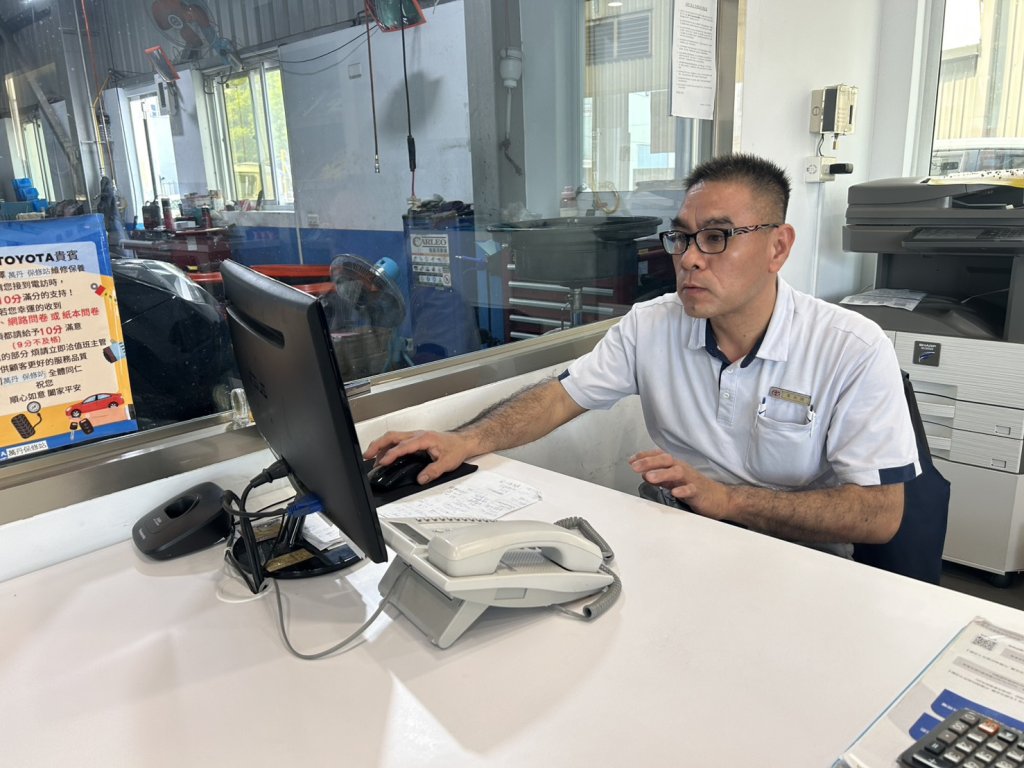 修車技師用「細心」堆砌出的職人榮耀，撐起了社區的行車安全