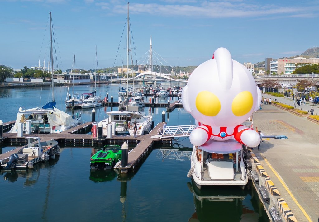 2026高雄冬日遊樂園再祭彩蛋 Q版初代超人力霸王領航愛河灣 吸引民眾瘋搶拍