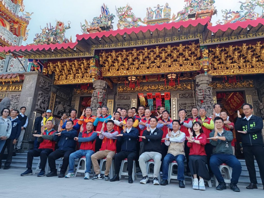 小年夜走春參香行程滿檔！陳其邁合體陳善慧議員　深耕左楠建設、力促公益獲鄉親力挺