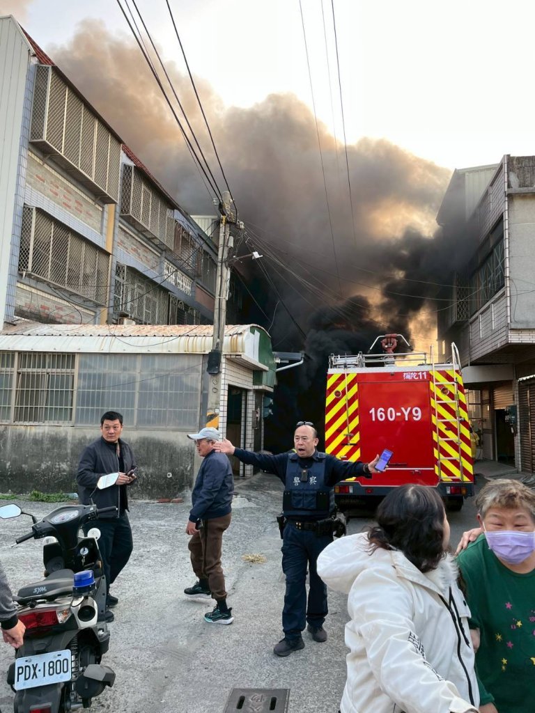 彌陀南寮里火災延燒多戶　五大慈善團體急送救助金助弱勢度難關