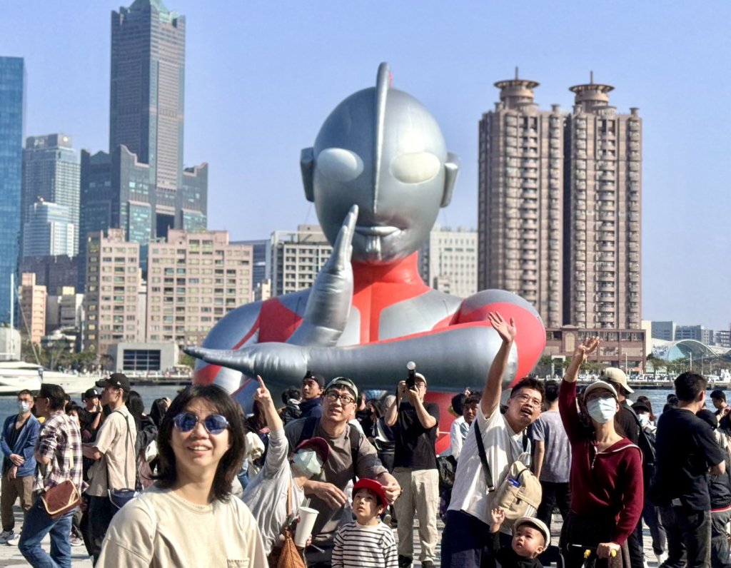 破紀錄！「2026高雄冬日遊樂園」春節衝破560萬人次 超人力霸王守護港都 活動倒數一週