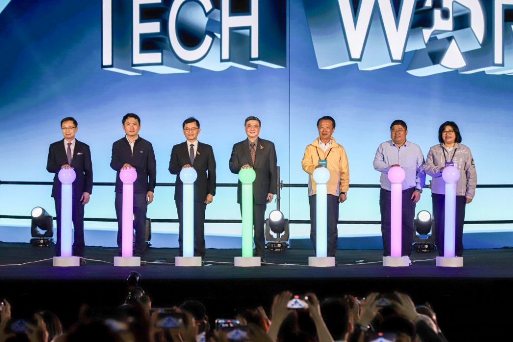 TECH WORLD館正式開幕　生命、自然、未來三大劇場亮相