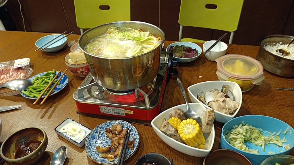 國際環宇時報總編型男主廚「誰來晚餐」 報社夥伴共享美味與歡笑 半日閒情溫暖人心