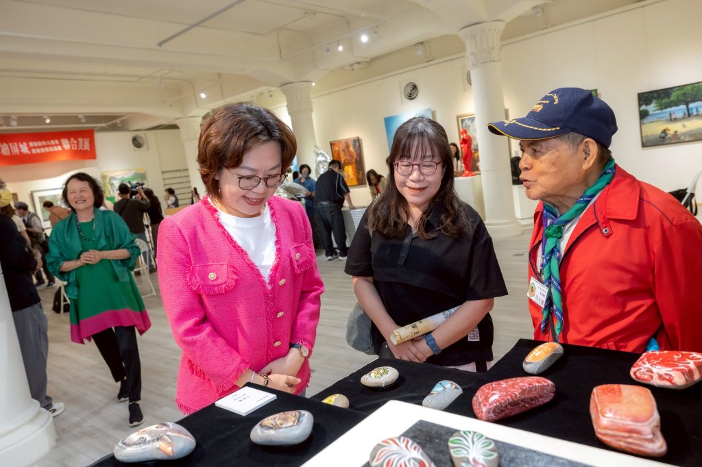 市立美術館   周市長宛如藝文界「貴婦」