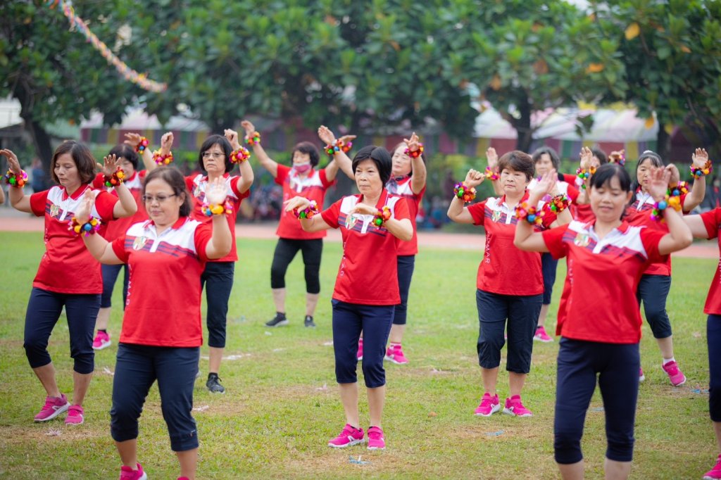 萬丹社口媽媽教室 60名「千歲舞團」  跳出在地活力