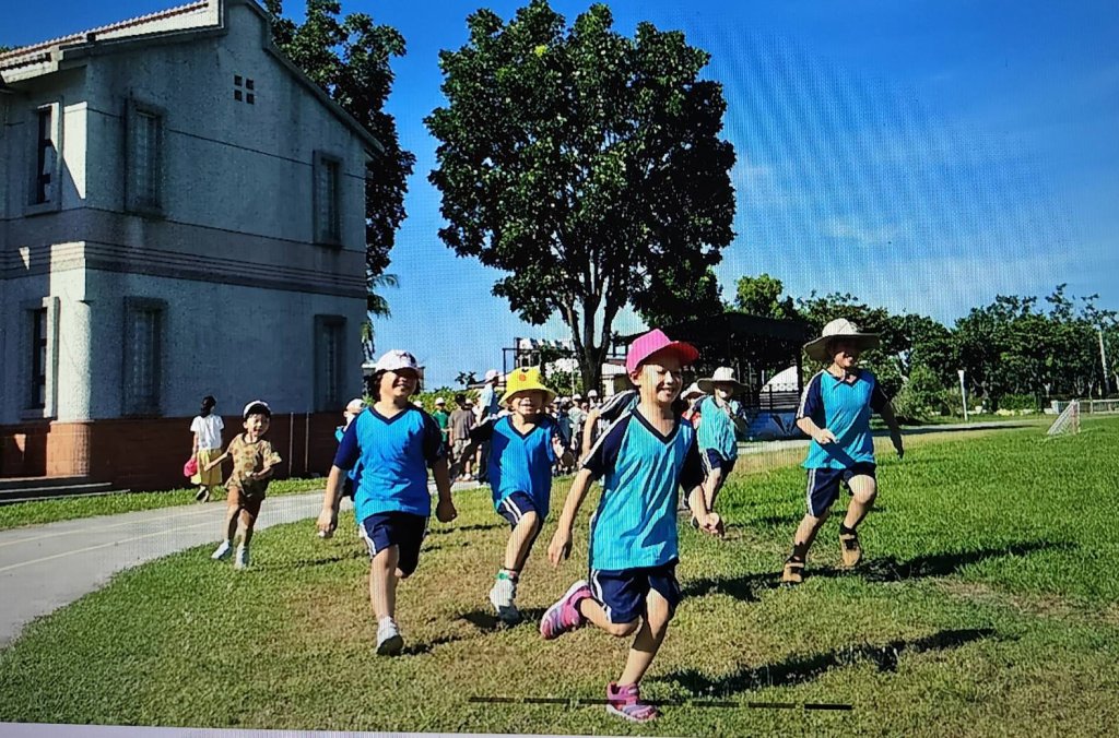 屏東佳冬出了一位大學教授  文筆不是一般  同學會寫一篇《將進酒》