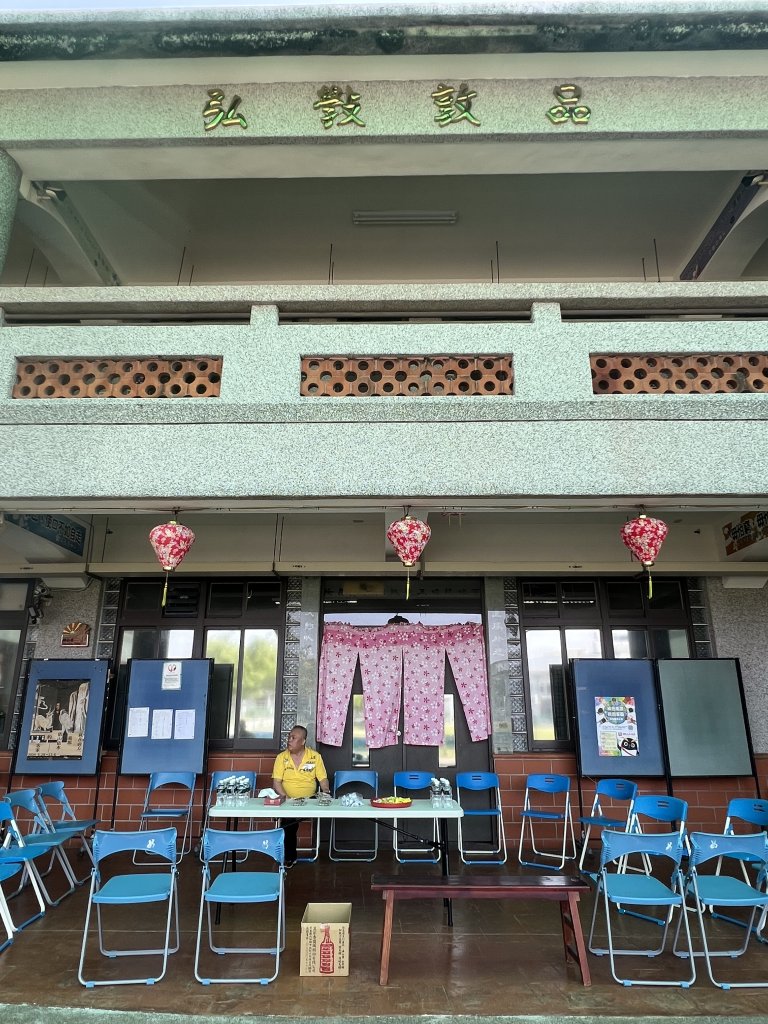 許多單位機關  甚至寺廟  門聯寫得2266  只能說貼了「標語」