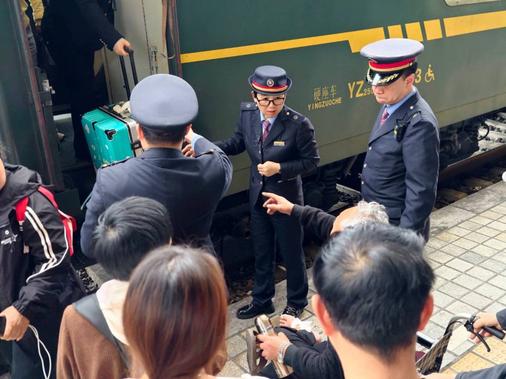 台灣名人  謝宗桓  大陸網紅寫大陸乘坐綠皮火車的現場觀感