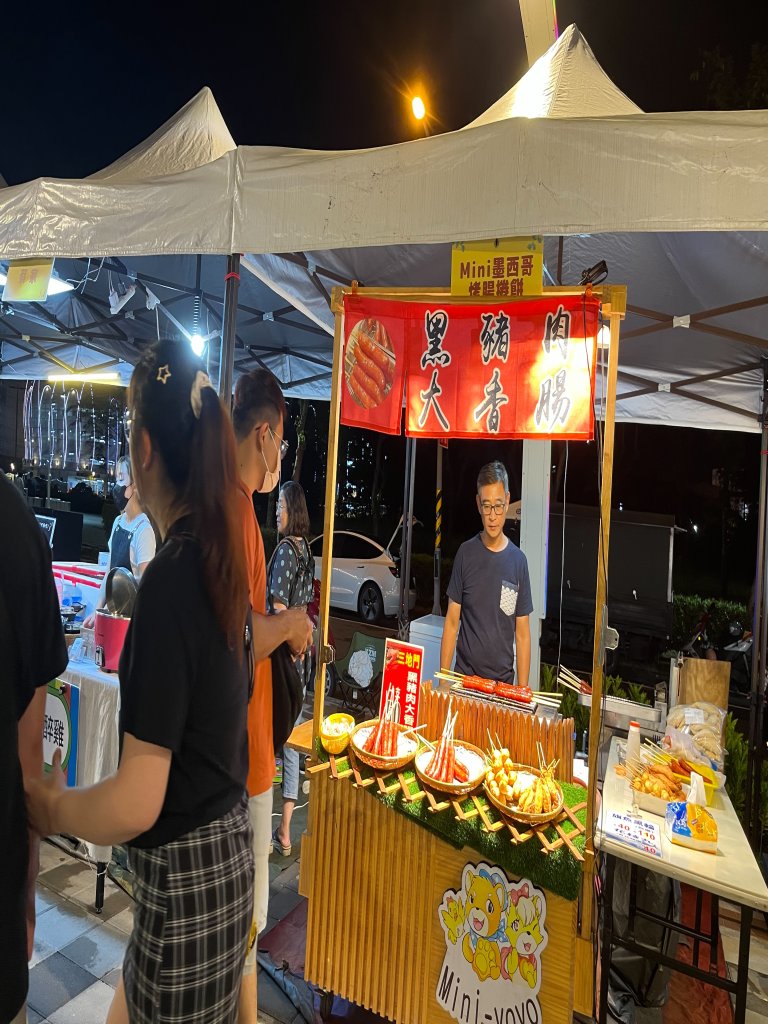 從「人車爭道」到「悠閒漫步」：屏東市夜市文化的華麗轉身