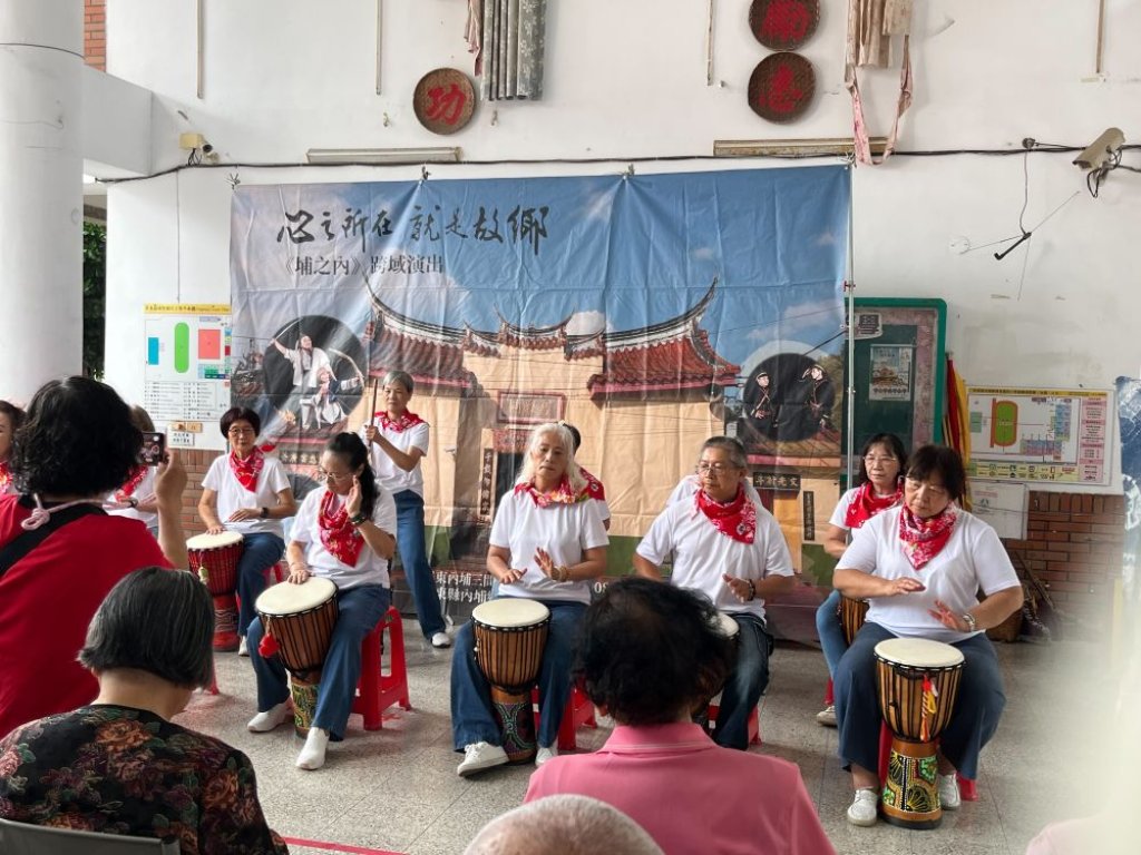白髮童心演繹感恩 母親節活動在僑智國小溫馨登場