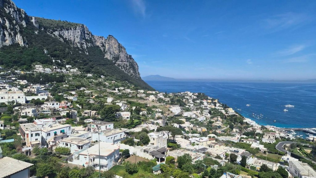 國小音樂課唱的歌  長大之後搭乘郵輪走訪這個島