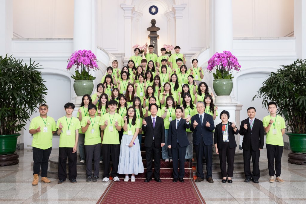 文藻USR志工團接受總統表揚 