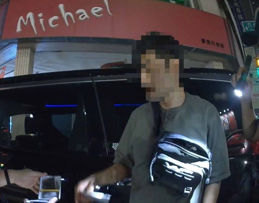 男毒駕手機講很大 引保大特警攔查 毒咖啡包藏不住