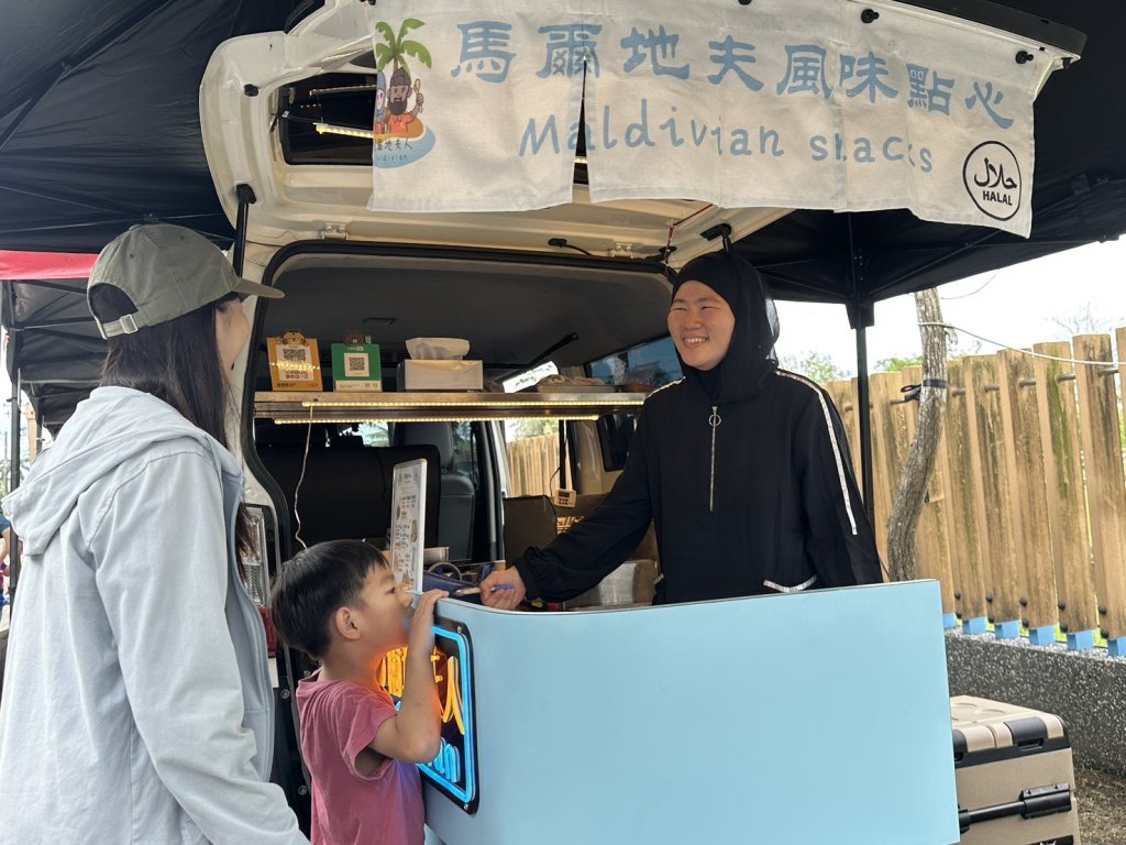 馬爾地夫風味飄香屏東  新住民餐車成功轉型 移民署助圓創業